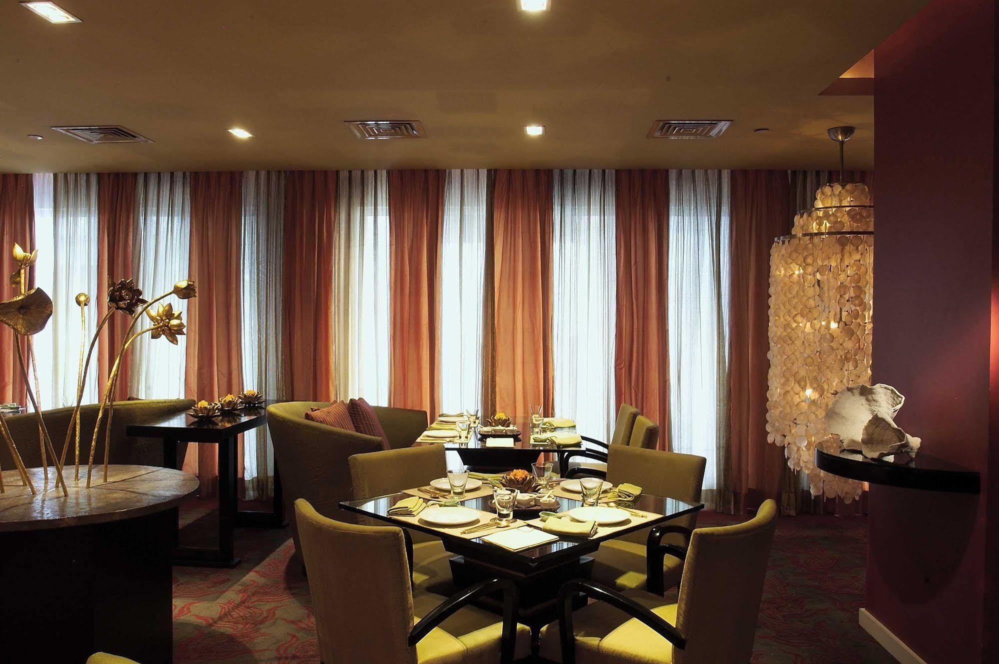 더 파크 첸나이 외부 사진 The interior of the restaurant